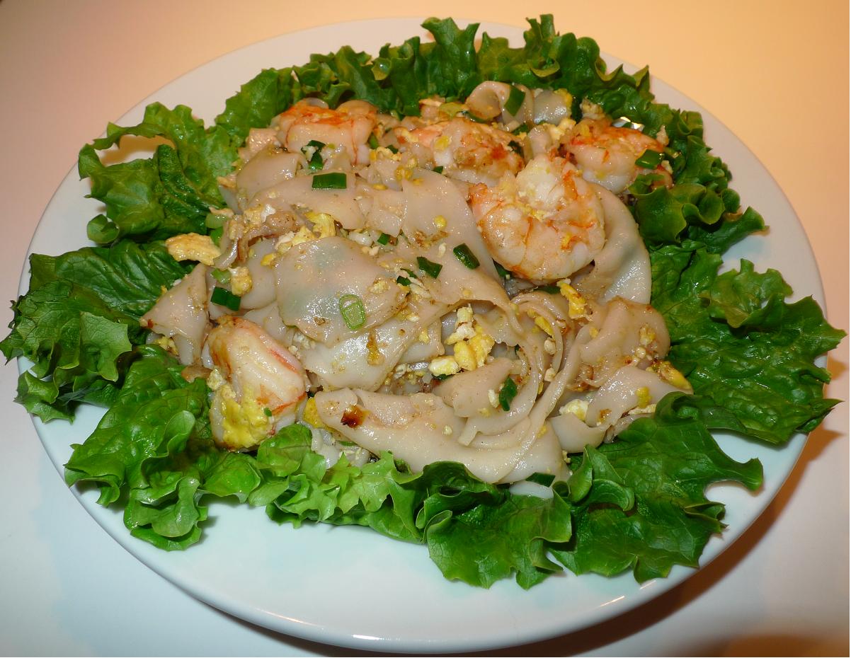 Amporn's Thai Kitchen Stir fried wide rice noodles with shrimp