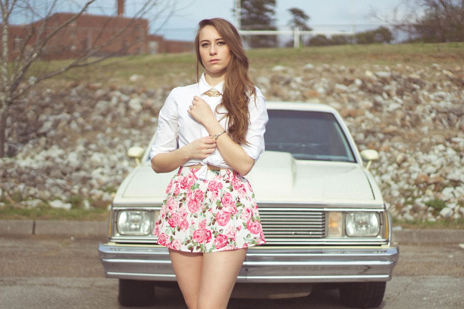 Vintage Inspired Outfit, lana del rey style, retro style, outfit, fashion blogger, feminine, femme fatale,forever 21 floral skort, gap white button up, el camino