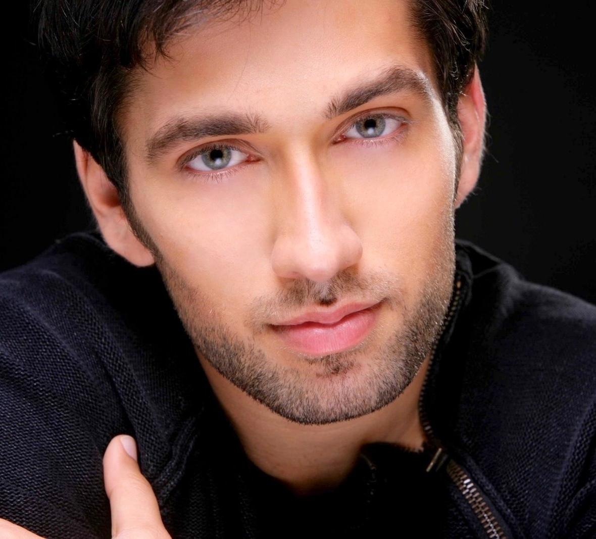 Nakuul Mehta Photo Gallery and Biogrphy [PYAR KA DARD HAI -- Aditya