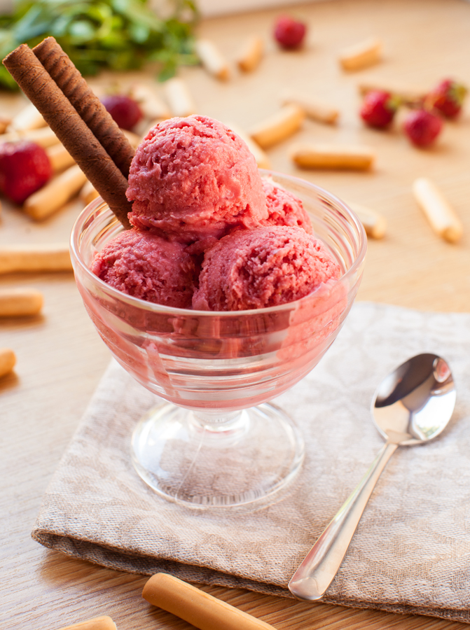 Клубничное мороженое