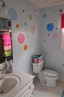 polka dot wall - kids bathroom
