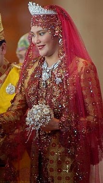 10 Perempuan Muslim Tercantik dan Terkaya di Dunia Hajah Majeedah