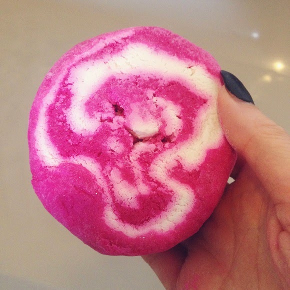 Wallflower Lush Review The Comforter Bubble Bar