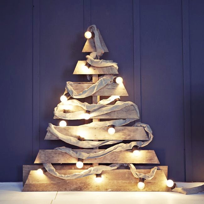 17 originales diseños para hacer un árbol de navidad con palets