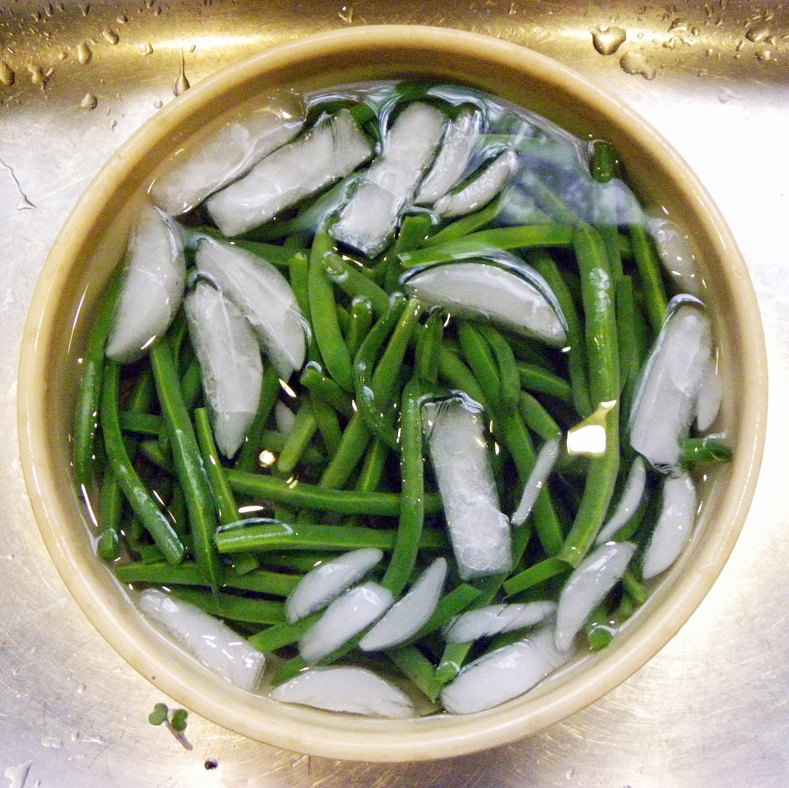 Cook's Cache Green Beans in Dill Walnut Sauce