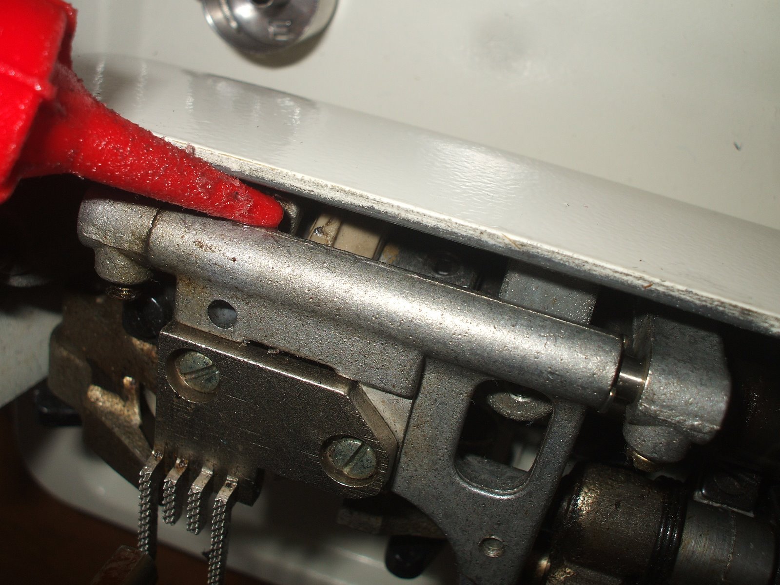 Absolute Sewing Machine Information Pfaff 213 service an repair tips