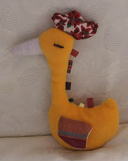 Marceau l'oiseau création d'un doudou tout doux pour les bébés par l'artiste séverine peugniez création d'une peluche oiseau jaune pour enfants idéal cadeau de naissance tout l'univers créatif de mimi vermicelle