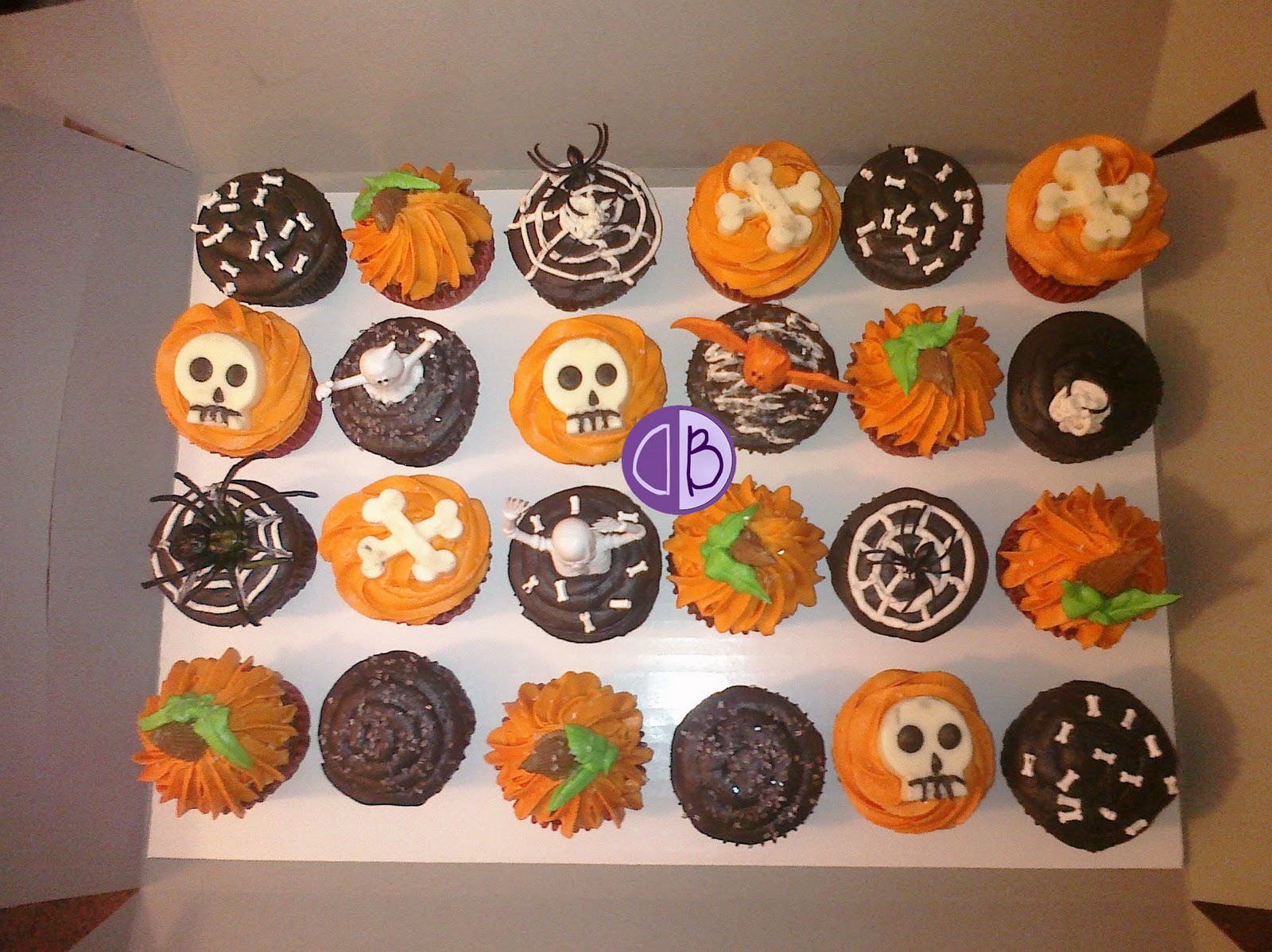 halloween pumpkin cupcakes Posted by Dorothy Booth at 9:23 AM