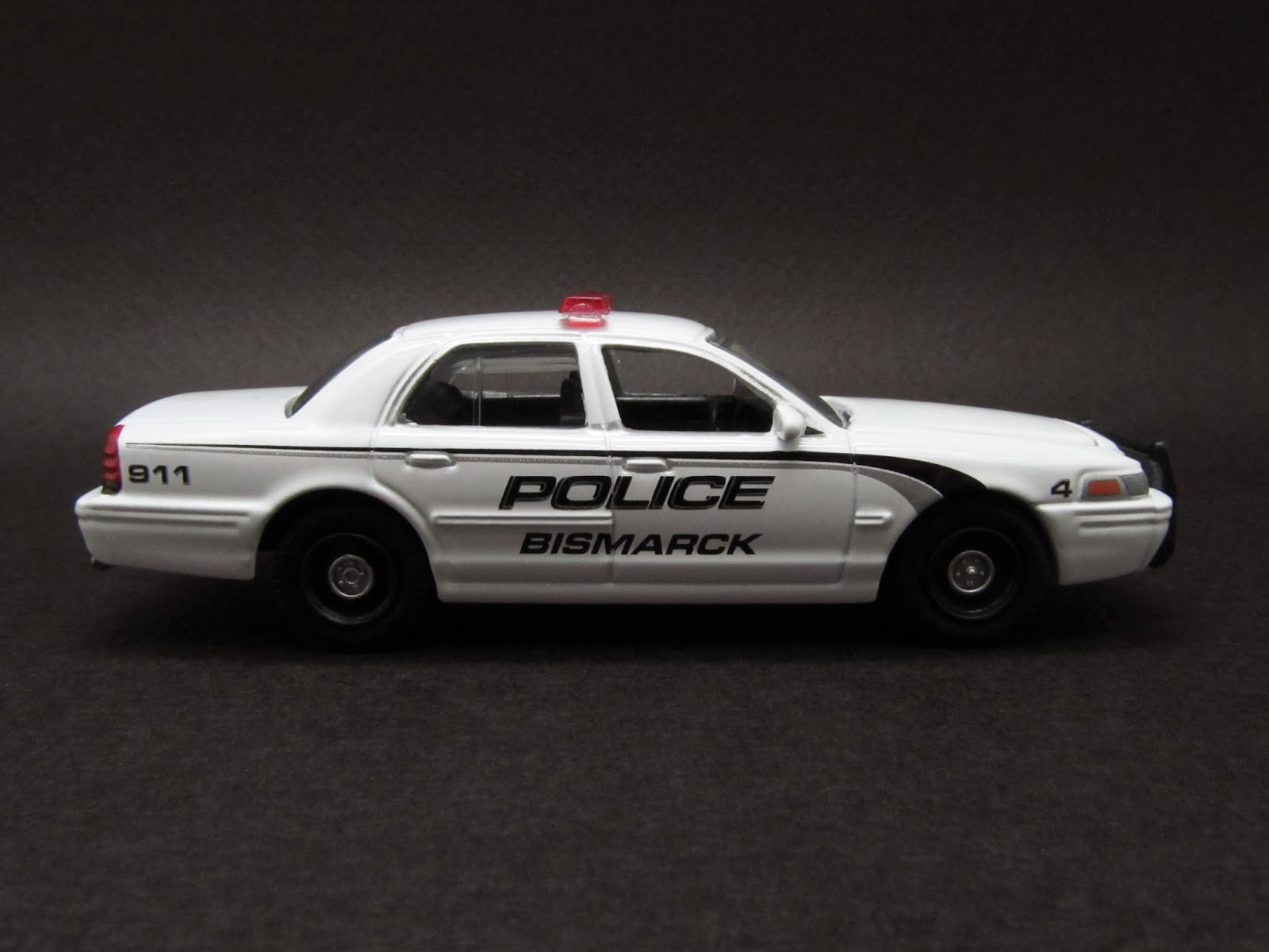 Diecast Hobbist 2009 Ford Crown Victoria Bismarck, ND Police