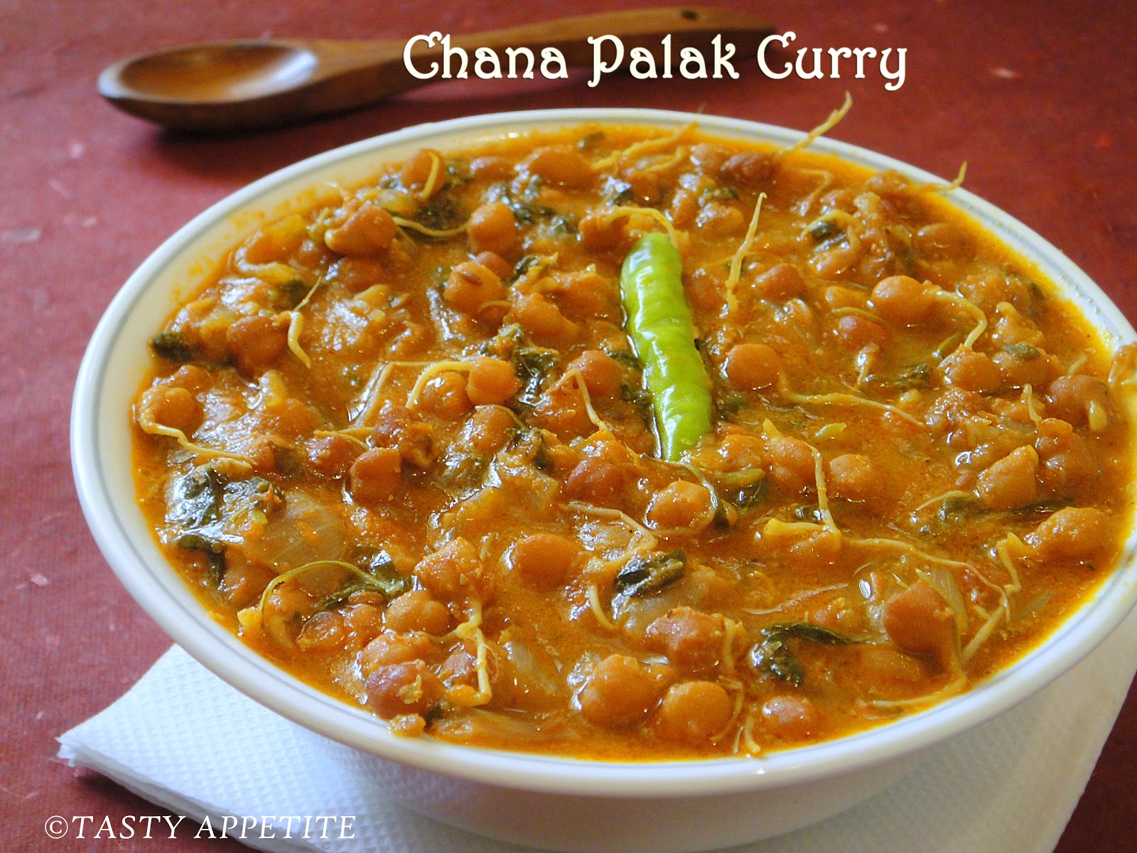 Sprouted Kala Chana Masala / Chana Palak Curry / How to make Sprouts at