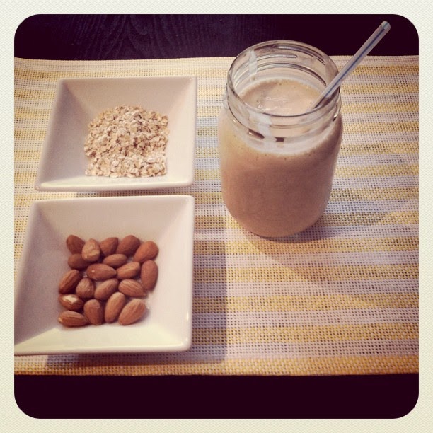 Almond Butter, Banana & Oatmeal Smoothie