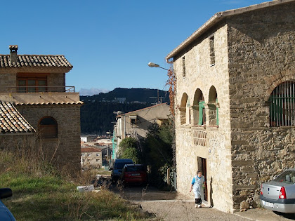 A l'esquerra Cal Cotoliu i a la dreta Cal Gepic just en retornar al Barri de Roques Altes A l'esquerra Cal Cotoliu i a la dreta Cal Gepic just en retornar al Barri de Roques Altes
