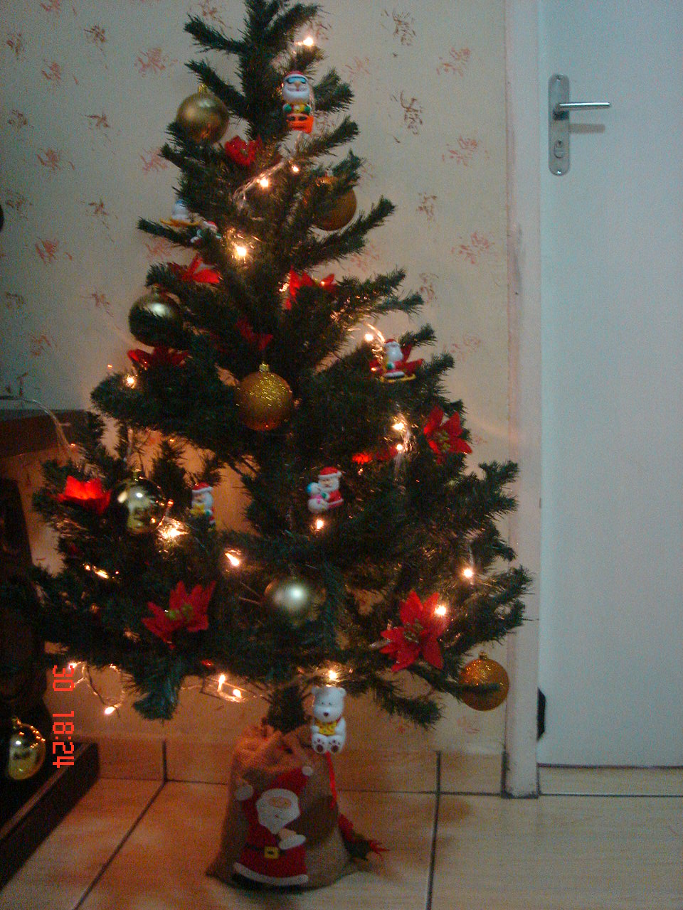 ♥ Entre, a casa é minha!: Quebrou o pé da sua Árvore de Natal ? Eu tenho  uma ideia, vem ver...