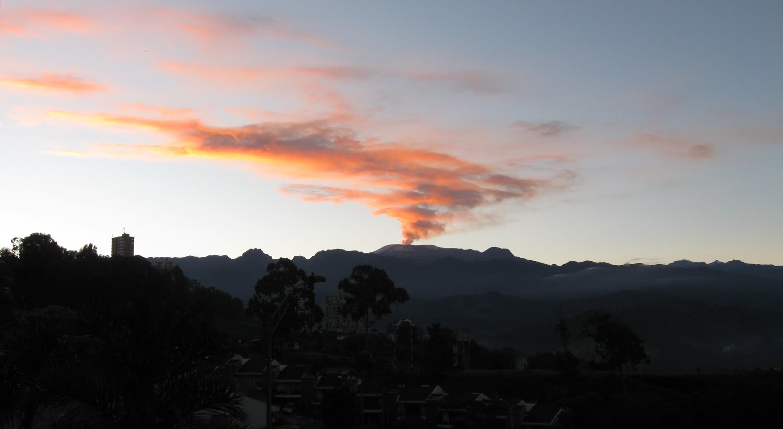 Amanece en Manizales