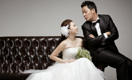 Foto Pre Wedding dengan Konsep Indoor dan Outdoor Foto Pre Wedding dengan Konsep Indoor dan Outdoor