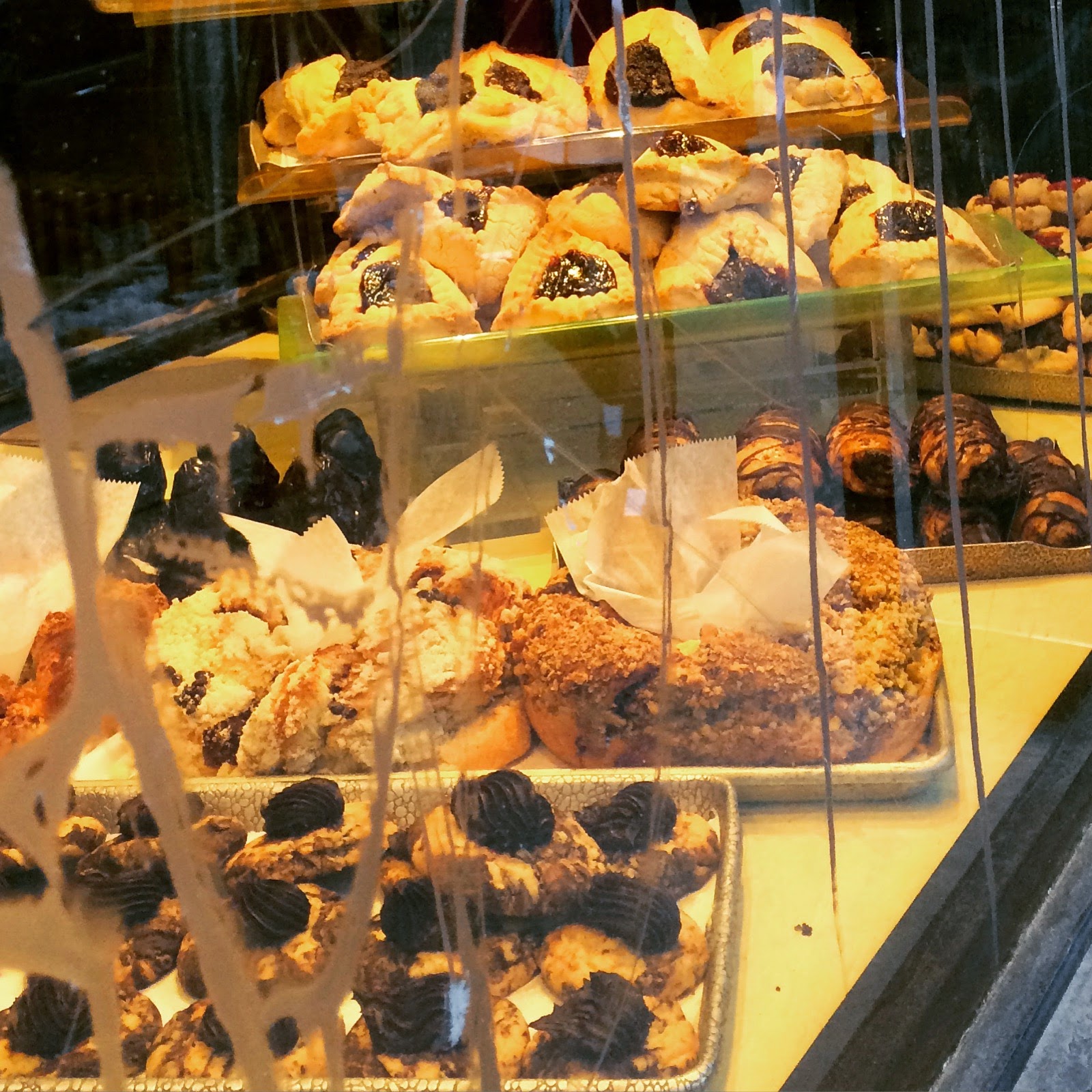 frum female Moishe's Kosher Bakery