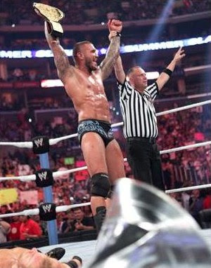 randy orton gana su titulo mundial