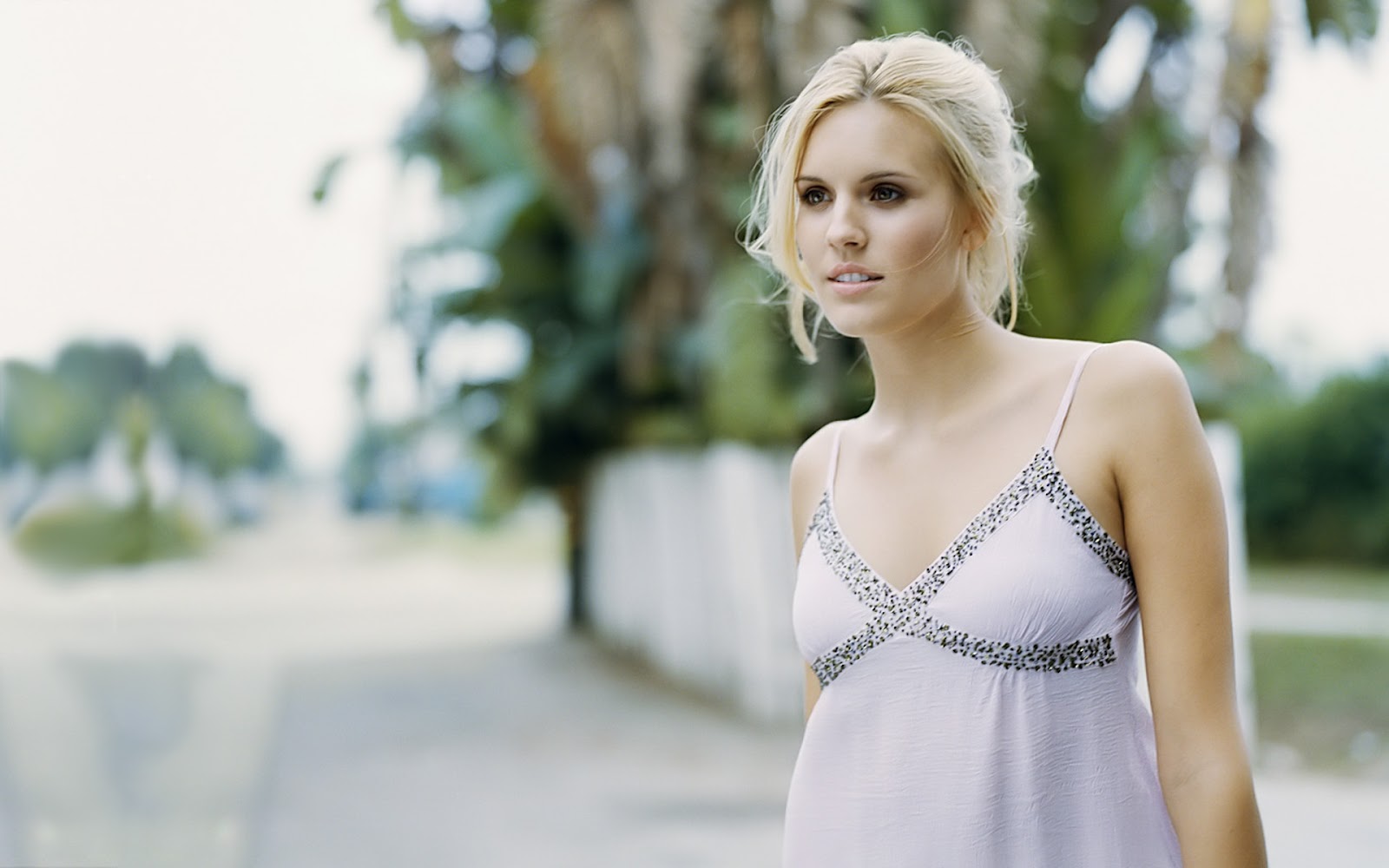 it s all about wallpapers maggie grace hd wallpapers 2012