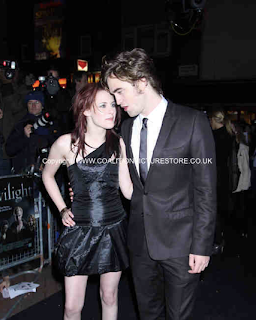 Robsten - Imagenes/Videos de Paparazzi / Estudio/ Eventos etc. - Página 9 Captura+de+pantalla+2012-09-18+a+la(s)+19.38.19