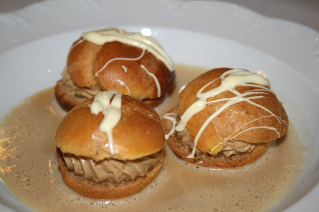 Soezen met mokkabavarois en Baileyssaus