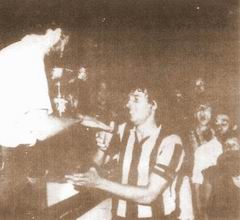 El Algeciras CF recoge el trofeo ciudad de La Línea en el 1980.