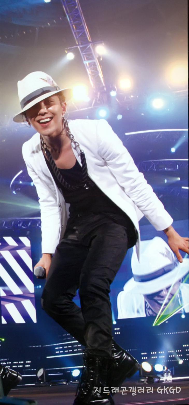 daesung - [Pics] Scans de G-Dragon & Daesung del DVD “Love and Hope Tour 2011″ Gd+3