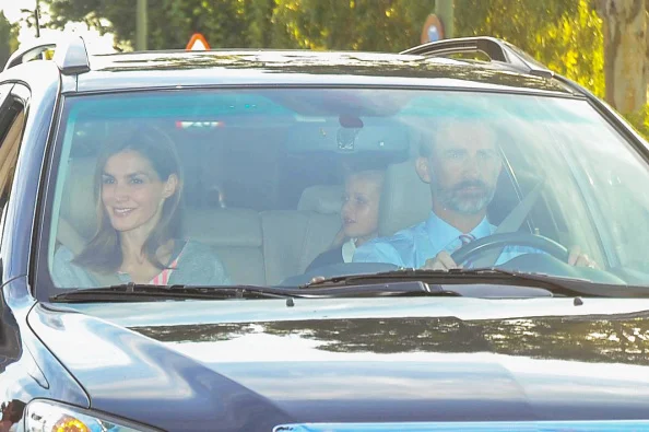 Spanish royal couple drove their daughters to school on first day of term (12 September 2014)