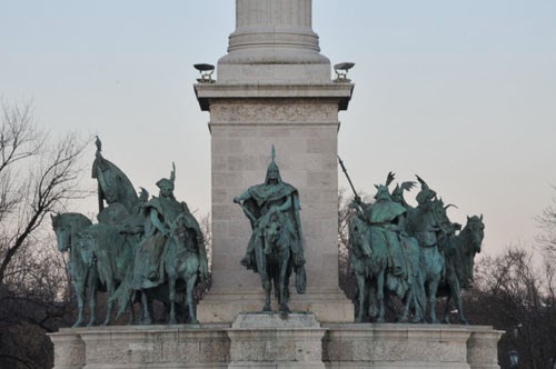 Budapeste De Osmanli Izleri Kahramanlar Meydani