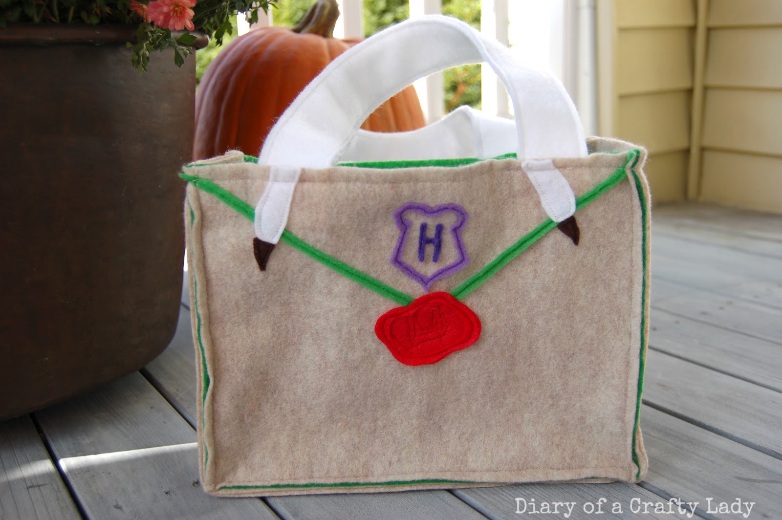 Diary of a Crafty Lady Felt Trick or Treat Bags Harry Potter Edition!