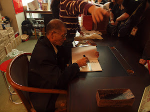 THE MAN WHO 1st DISCOVERED THE TERRA COTTA SOLDIERS ON HIS FARM