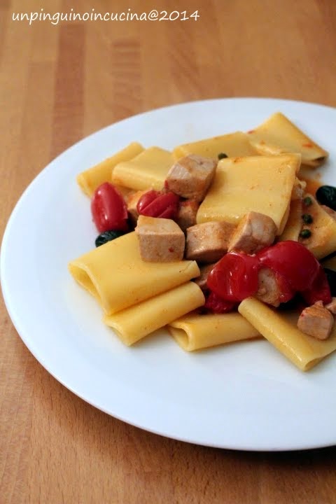 Paccheri con tonno fresco, olive e capperi