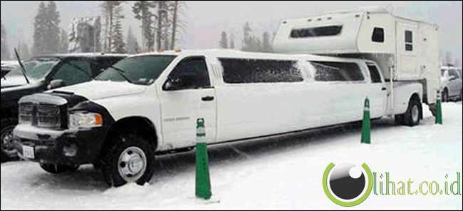 Dodge Extended-Cab Limousine Dengan Camper Dodge Extended-Cab Limousine Dengan Camper