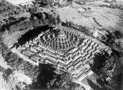 Candi Borobudur pertama kali ditemukan12