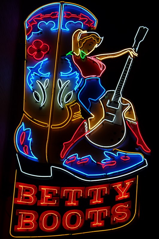 bricbracblog Nashville Neon
