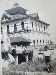 Outside the iconic "Fort Jesus" complex in Mombasa.