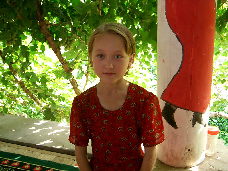 Girl_in_Turpan,_Xinjiang,_China_-_200507