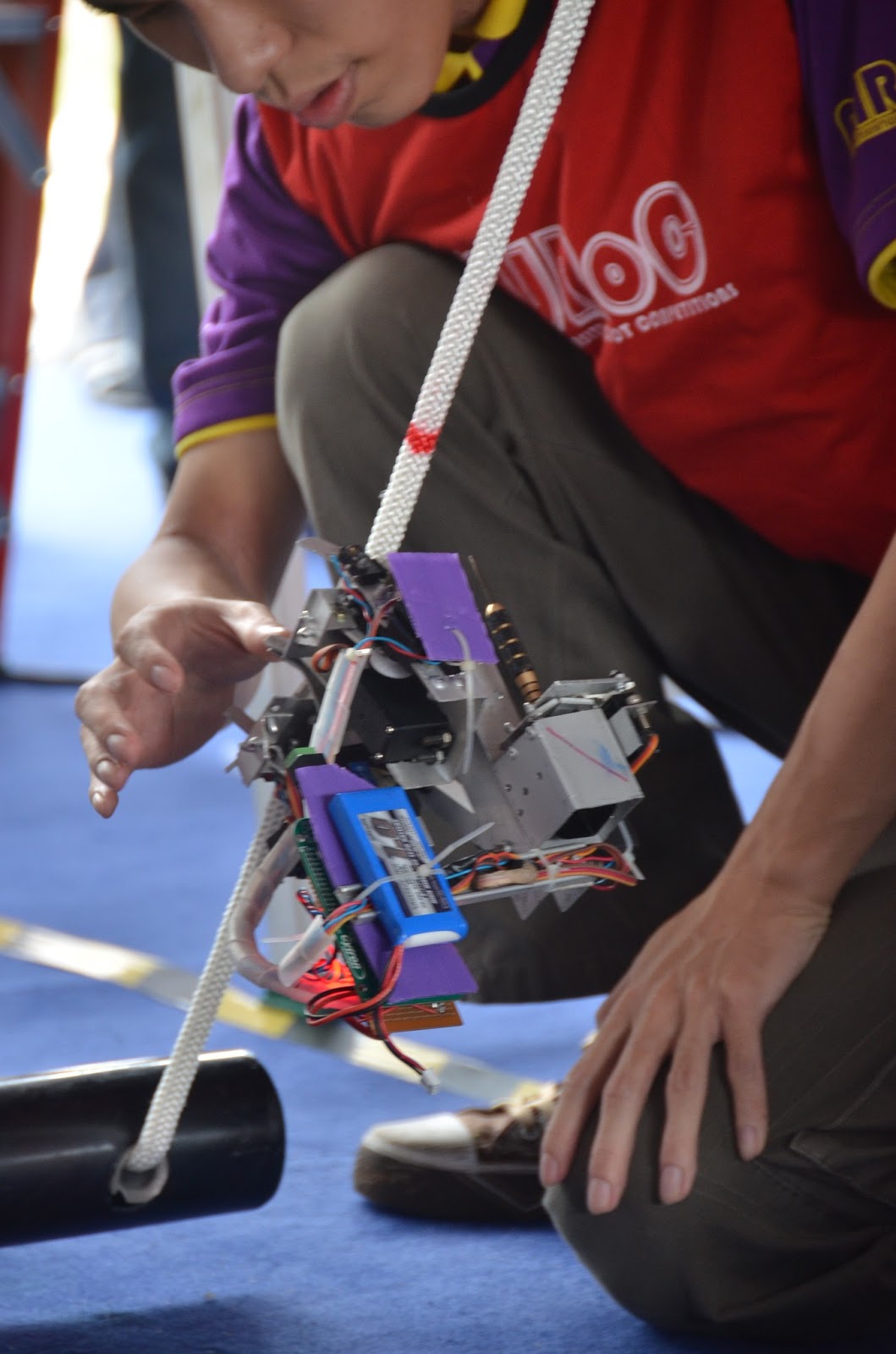 MIRoC 2013 ROPE CLIMBING ROBOT