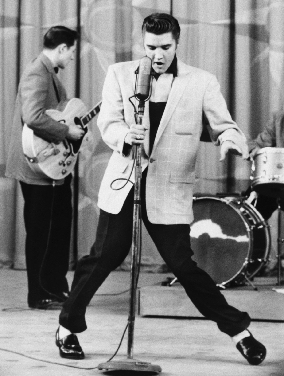 elvis-presley-dancing-thesuiteworld.jpg