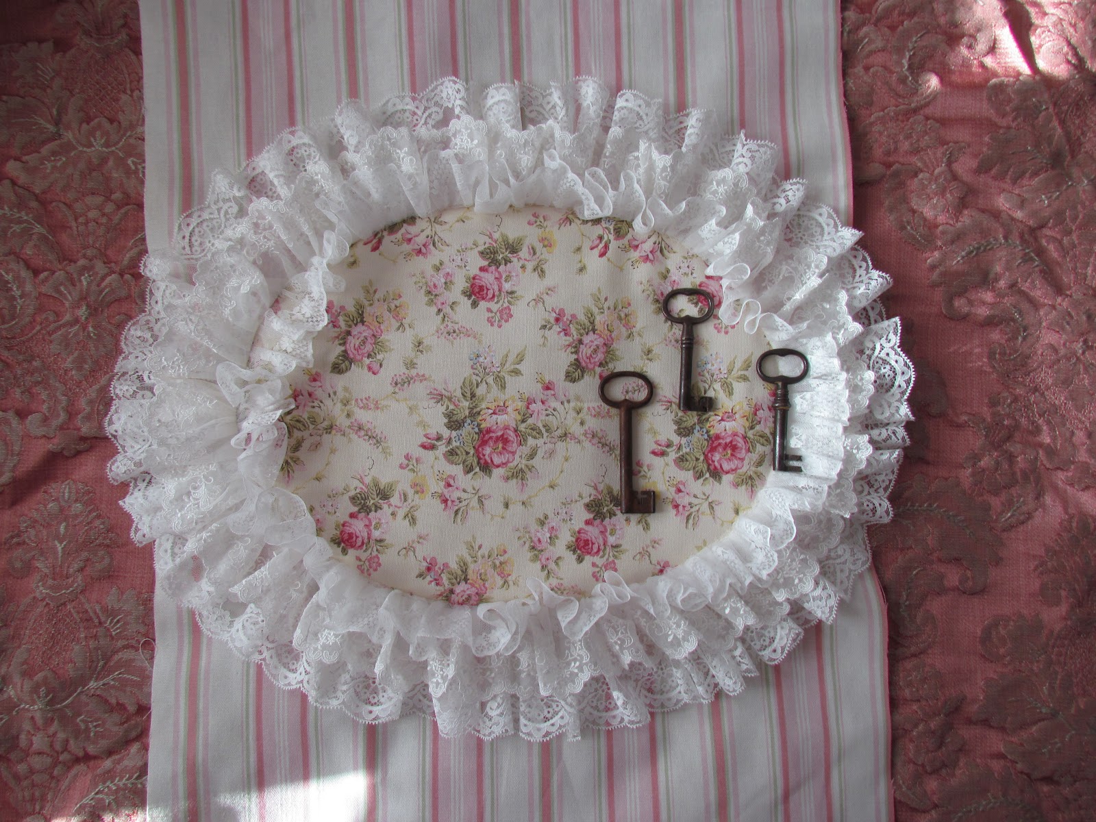 Angela Lace Bolster Tutorial