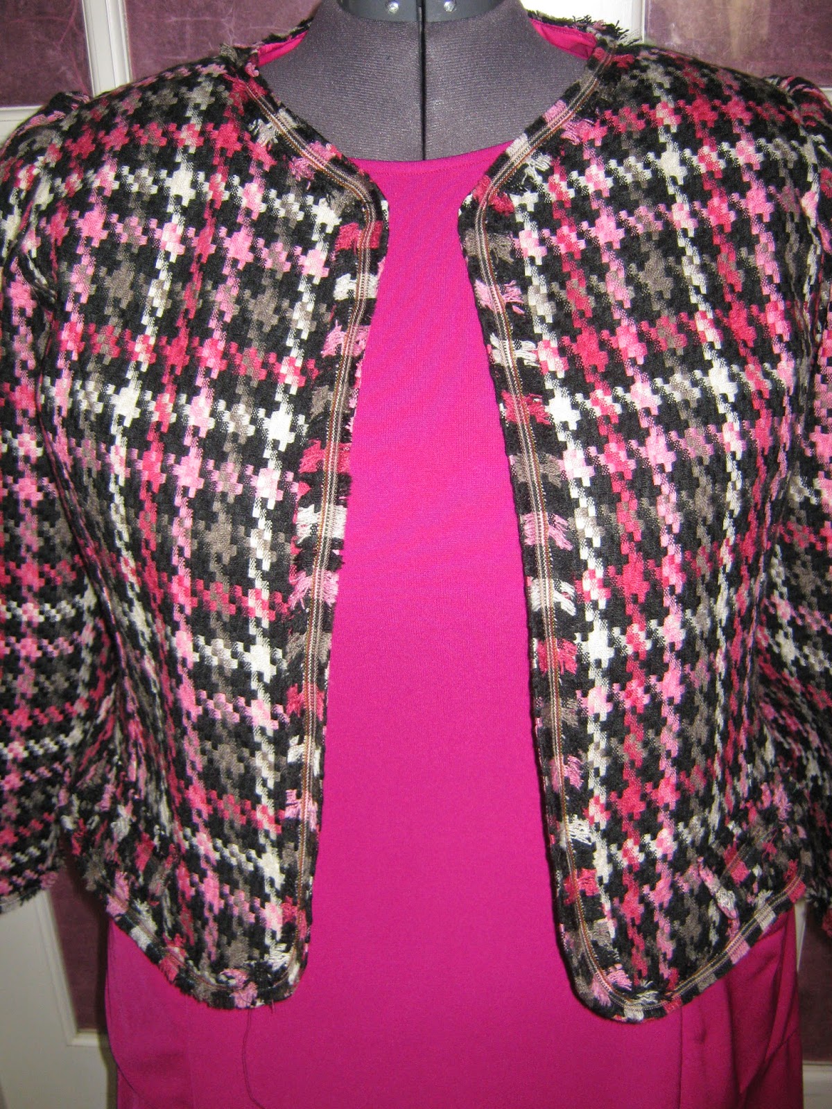 New Look 6853 Chanel style jacket www.sewplus.blogspot.com New Look 6853 Chanel style jacket www.sewplus.blogspot.com