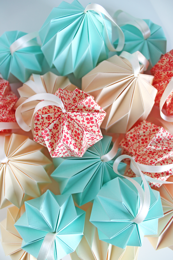 giochi di carta Origami ball for Christmas