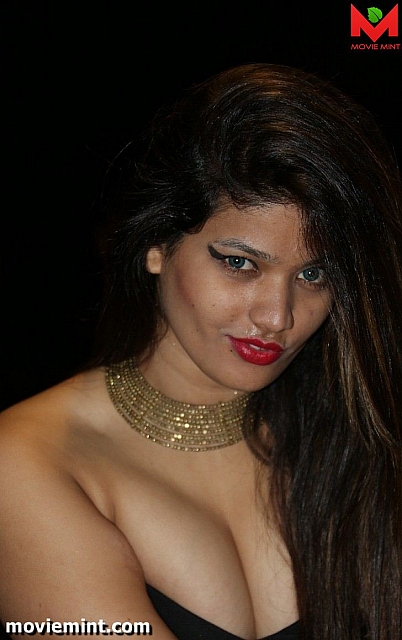 Hot Indian Girls Cleavage