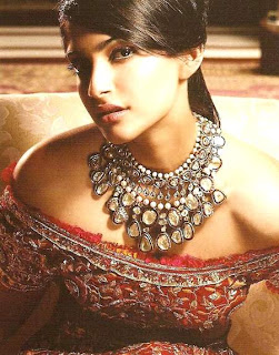 Sonam Kapoor Wallpaper with her boyfriend, Sexy Sonam Kapoor hindi movie video download. Latest news of Bollywood Actress Sonam Kapoor