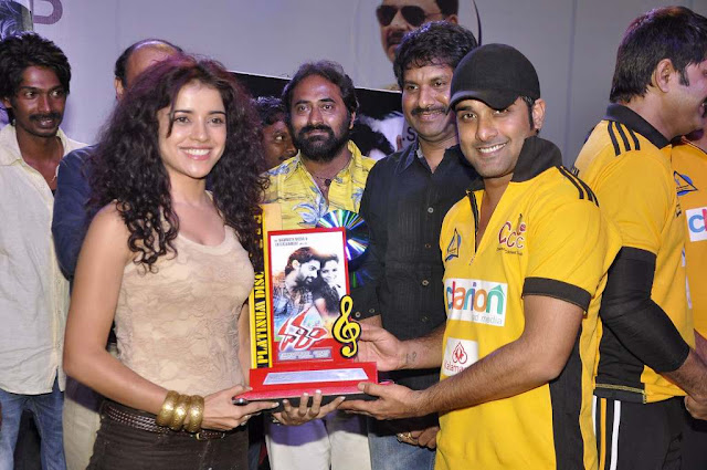 Dalam-Movie-Platinum-Disc-Function-Stills