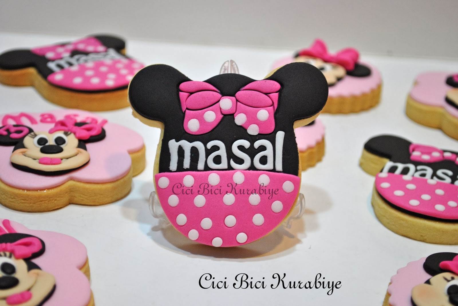 Cici Bici Kurabiye &amp; Cupcake &amp; Pasta İzmit Minnie Mouse Temalı Kurabiyeler