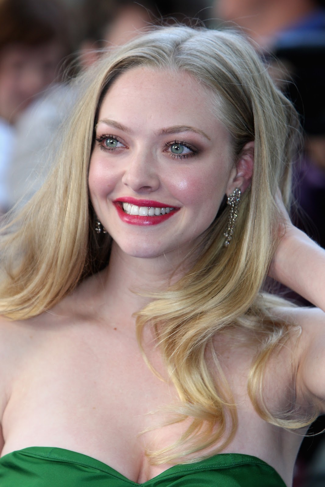 http://2.bp.blogspot.com/-5oOCoHeRHiA/ThTUQ2gWqTI/AAAAAAAAATw/iqwSPVlYePA/s1600/amanda_seyfried-mamma_mia1_uk_premiere_in_london.jpg.jpeg