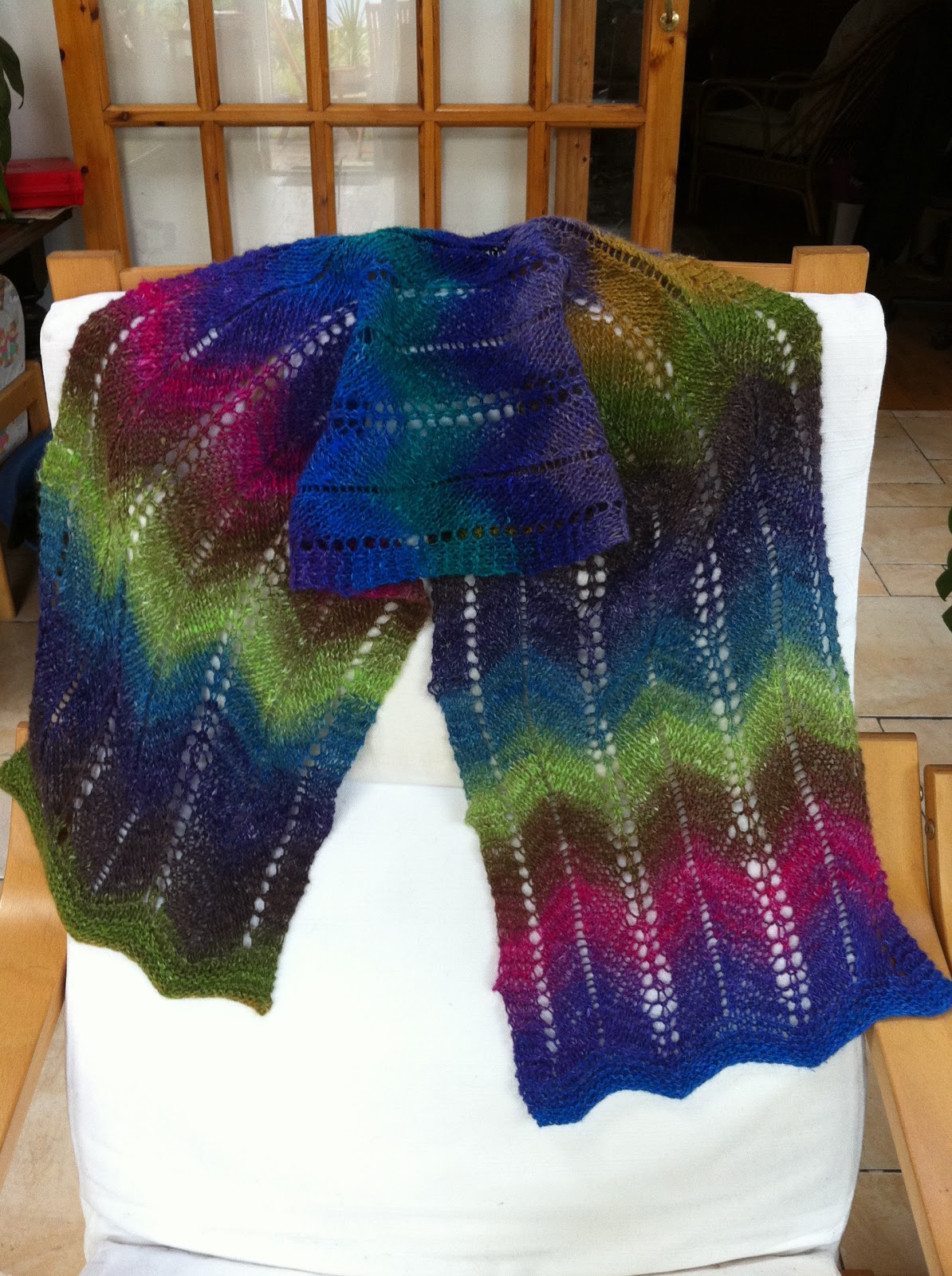 Dispatches from the Deise: Knitting Noro Silk Garden - from Sock Yarn to Zig-...
