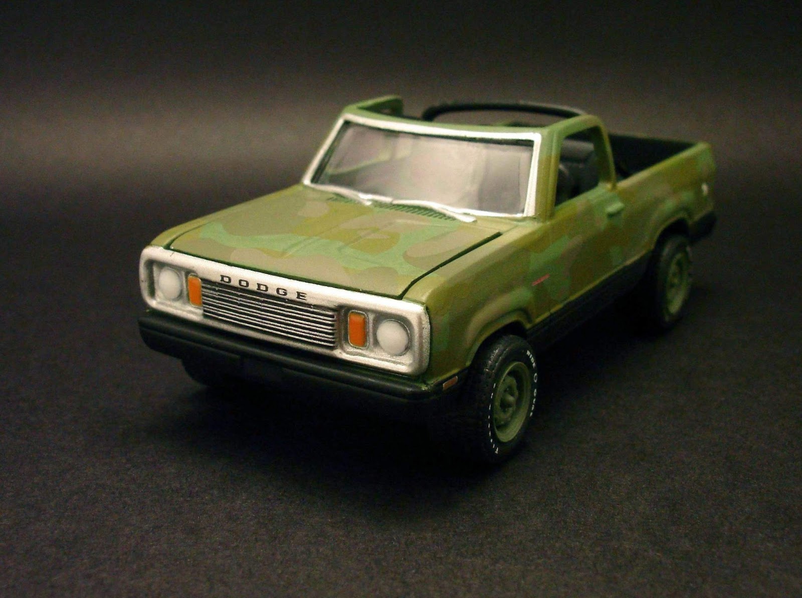 Diecast Hobbist 1977 Dodge Ramcharger
