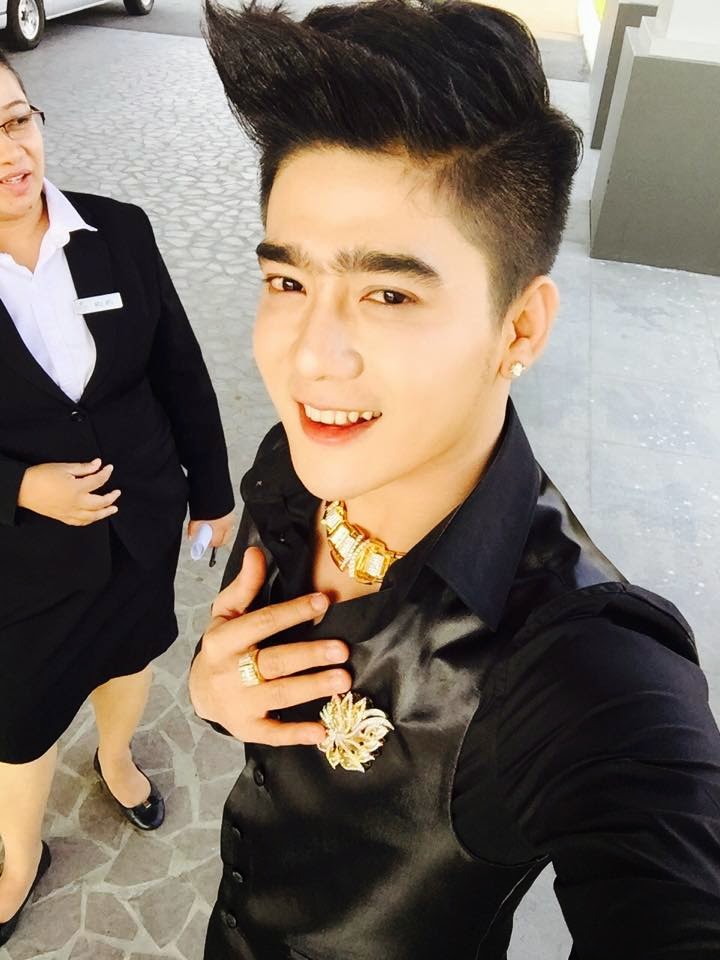 M y a n m a r H u n k s Zay Ye Htet Selfie