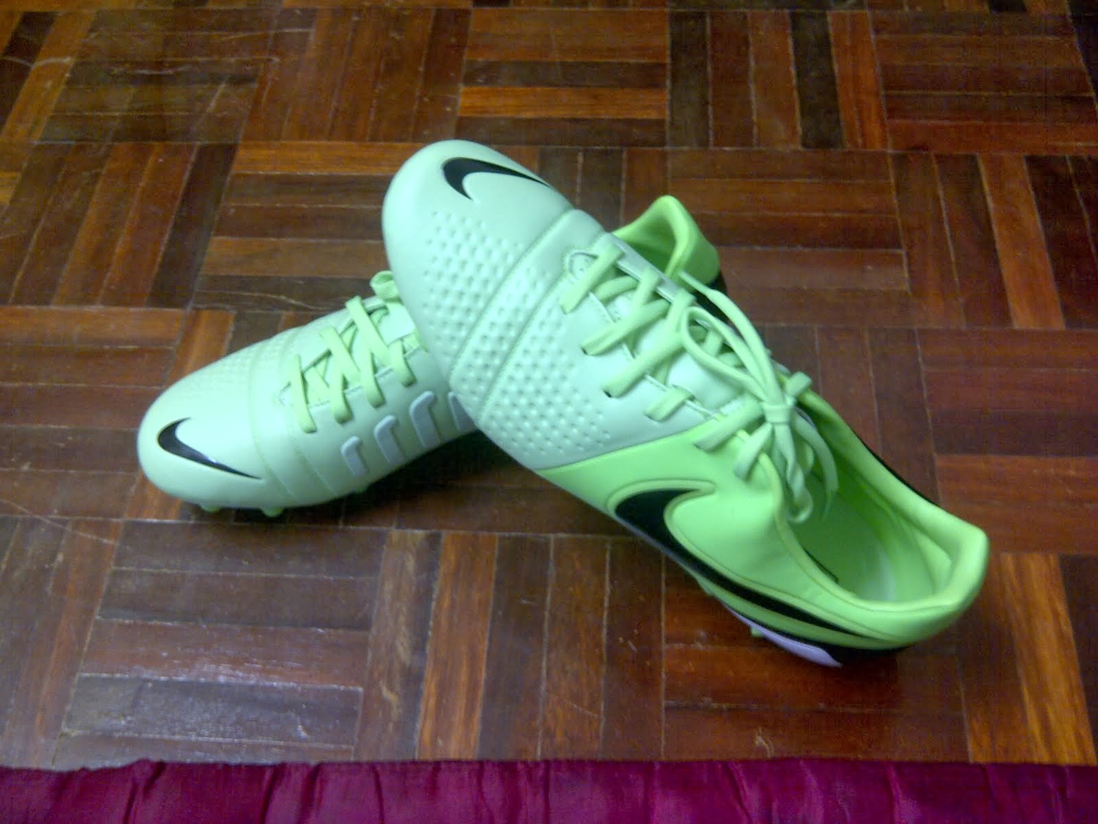 Nike CTR 360 Lime UK 8 (2nd Gred) - RM 250